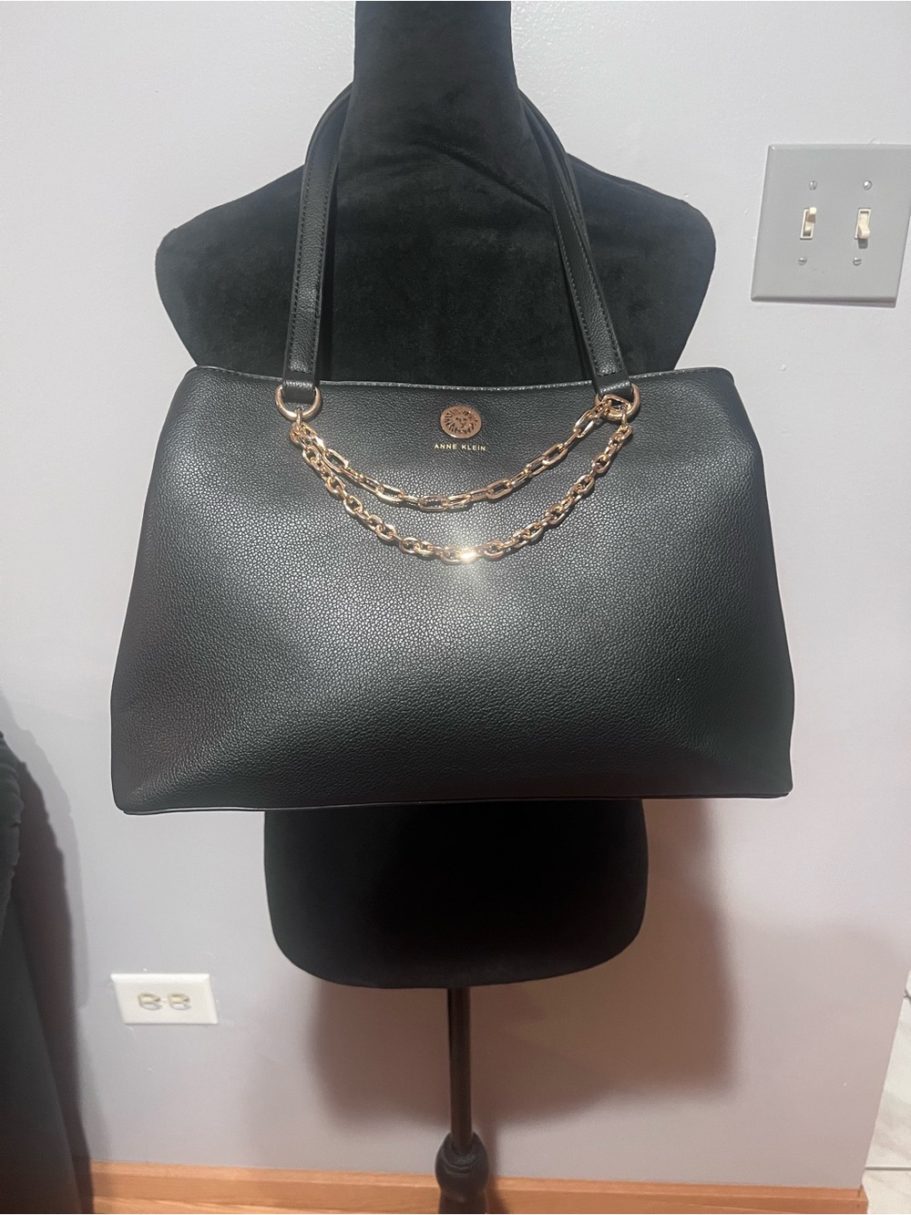 Anne Klein Black shoulder bag with Gold Chain Detail